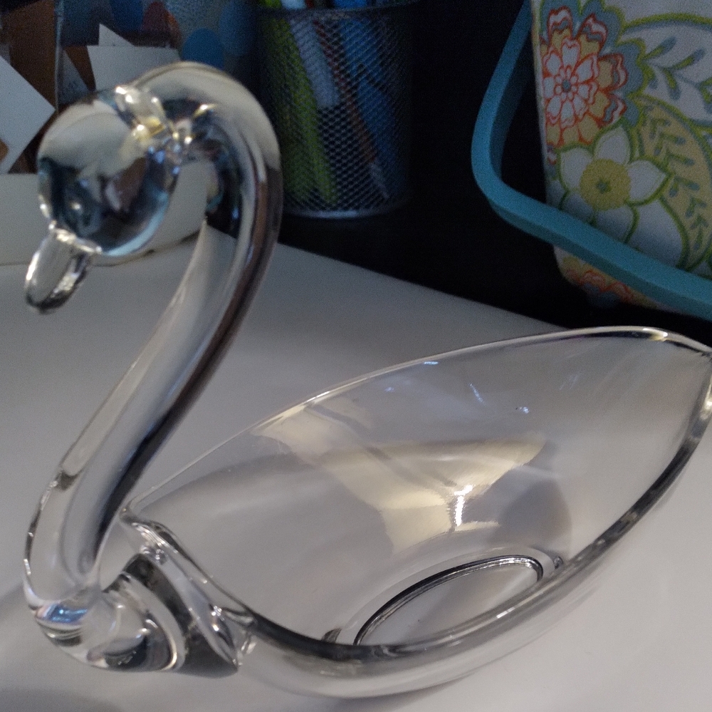 GLASS SWAN DISH